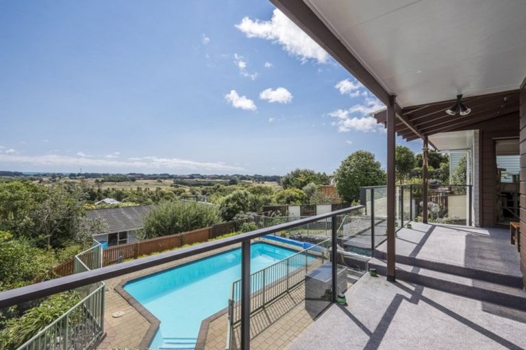 Photo of property in 128 Winara Avenue, Waikanae, 5036