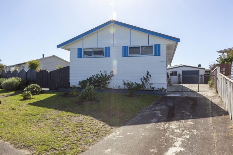 Photo of property in 4 Simcox Street, Otaki Beach, Otaki, 5512