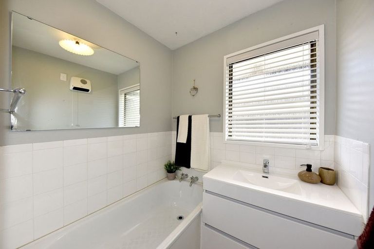 Photo of property in 2/3 Wanstead Place, Woolston, Christchurch, 8062