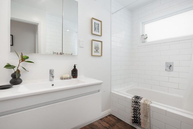 Photo of property in 28 Mortimer Terrace, Aro Valley, Wellington, 6021