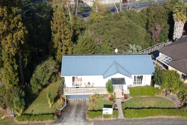 Photo of property in 37 Bradnor Meadows Drive, Swanson, Auckland, 0612