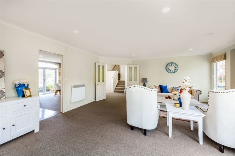 Photo of property in 28 Westminster Gardens, Unsworth Heights, Auckland, 0632