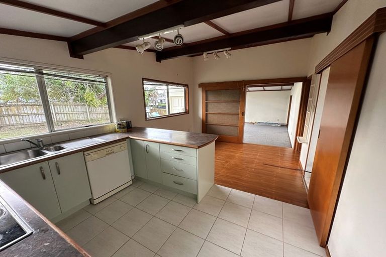 Photo of property in 20 Cockayne Crescent, Sunnynook, Auckland, 0620