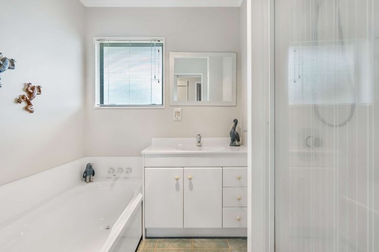 Photo of property in 4 Destino Court, Conifer Grove, Takanini, 2112