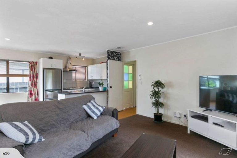 Photo of property in 22a Randwick Crescent, Moera, Lower Hutt, 5010