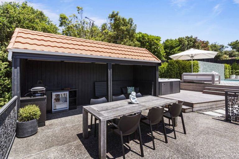 Photo of property in 16 Fenton Terrace, Cockle Bay, Auckland, 2014