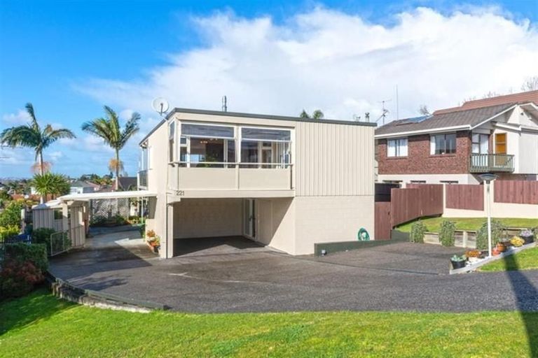 Photo of property in 221 Royal Road, Massey, Auckland, 0614