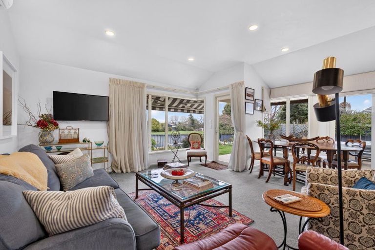 Photo of property in 8 Phoenix Place, Havelock North, 4130