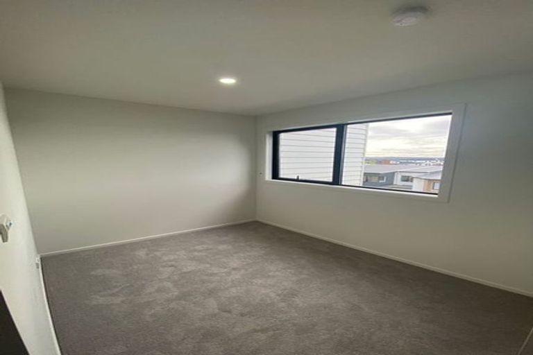 Photo of property in 6 Paina Crescent, Massey, Auckland, 0614