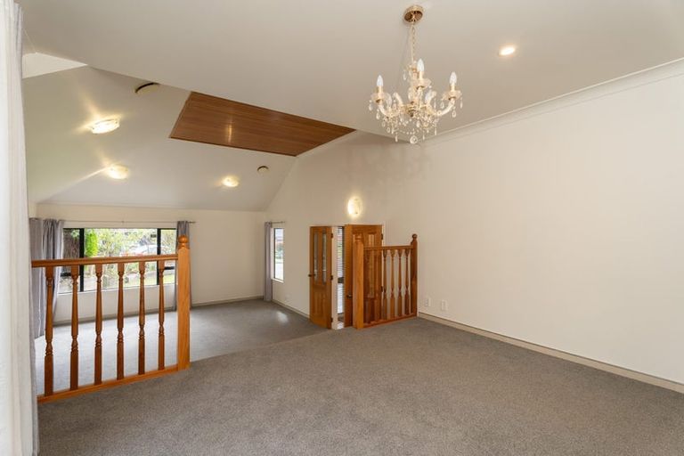 Photo of property in 9 Corsham Grove, Churton Park, Wellington, 6037