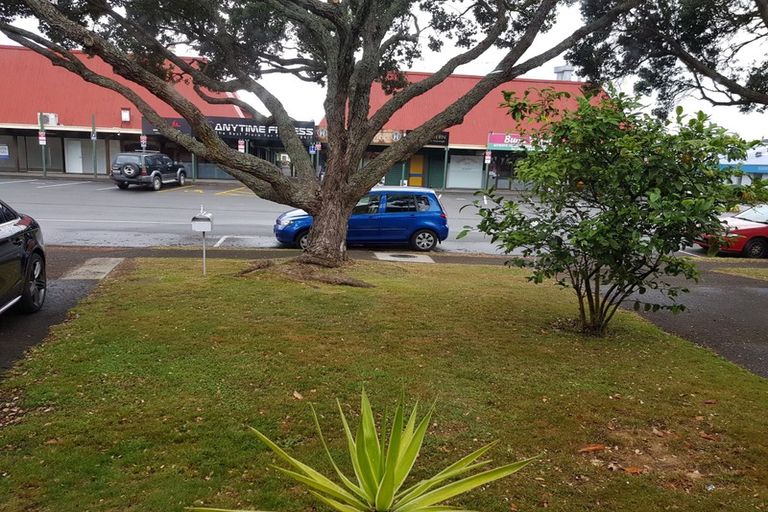 Photo of property in 4/5 Glen Road, Browns Bay, Auckland, 0630