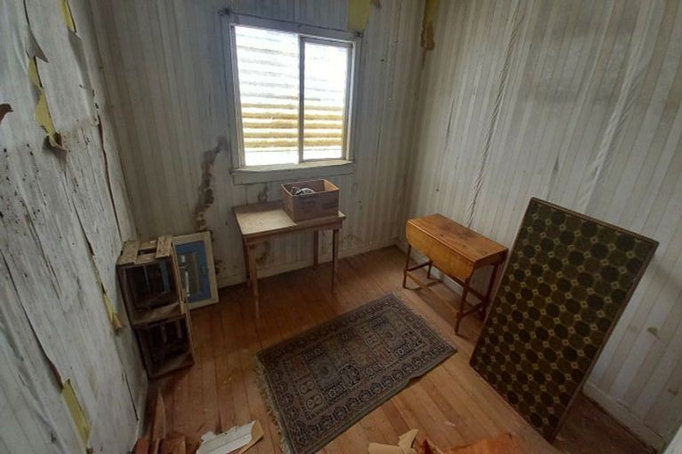 Photo of property in 112 Grove Burn Road, Tuatapere, 9691