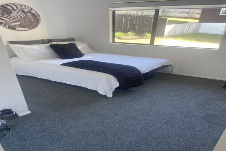 Photo of property in 2/15 Valecrest Place, Bayview, Auckland, 0629