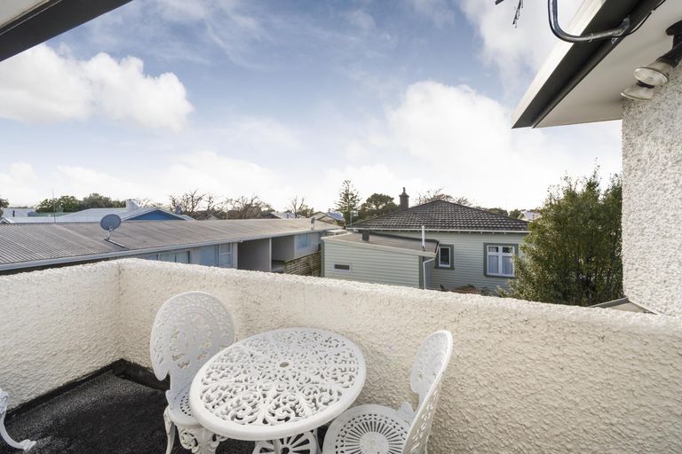 Photo of property in 19 Newcastle Street, Hokowhitu, Palmerston North, 4410