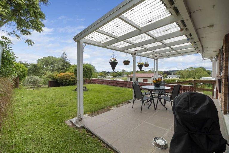 Photo of property in 24 Mills Street, Eltham, 4322