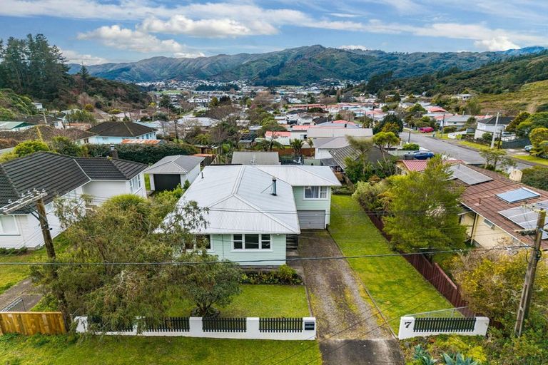 Photo of property in 7 Reid Road, Wainuiomata, Lower Hutt, 5014