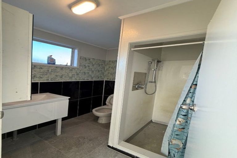 Photo of property in 51 Sturges Road, Henderson, Auckland, 0612