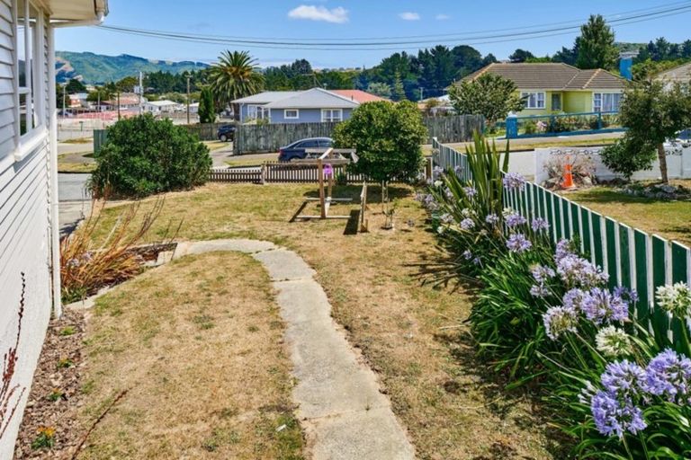 Photo of property in 9 Falcon Street, Cannons Creek, Porirua, 5024