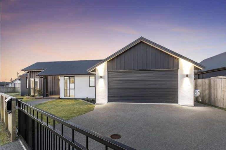 Photo of property in 11 Farrier Street, Papamoa, 3118