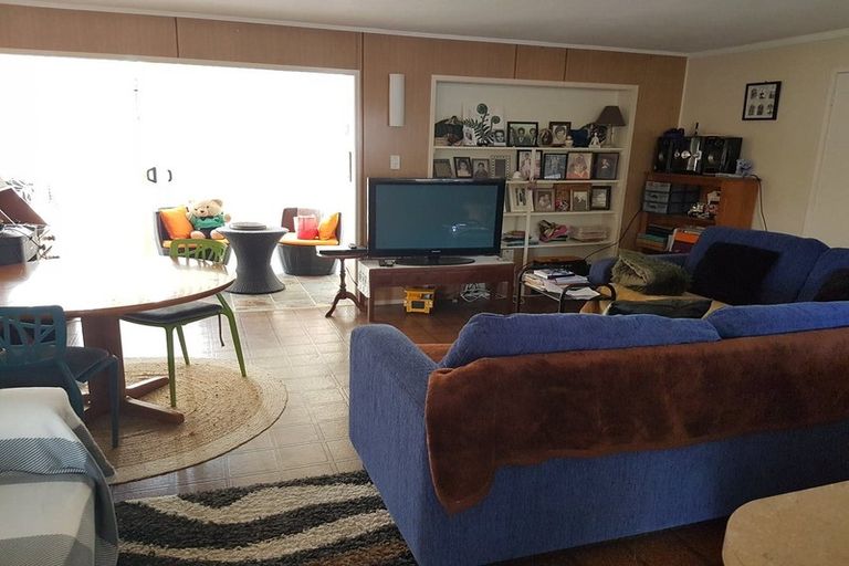 Photo of property in 2 Shepherds Road, Papakura, 2110