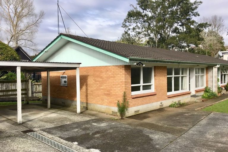 Photo of property in 2/7 Luplau Crescent, Cockle Bay, Auckland, 2014