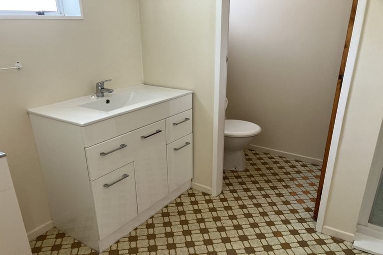 Photo of property in 5 Savage Crescent, Upper Hutt Central, Upper Hutt, 5018