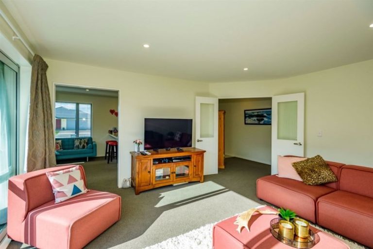 Photo of property in 94 Bradwell Crescent, Halswell, Christchurch, 8025