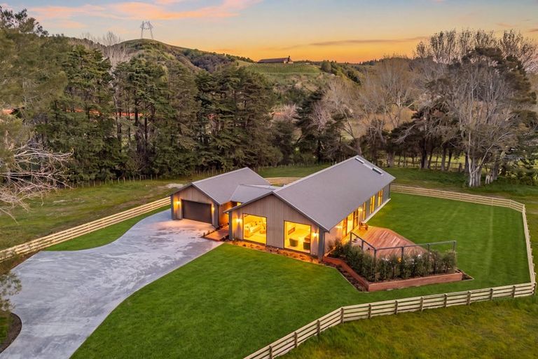 Photo of property in 405a Paekakariki Hill Road, Paekakariki Hill, Porirua, 5381