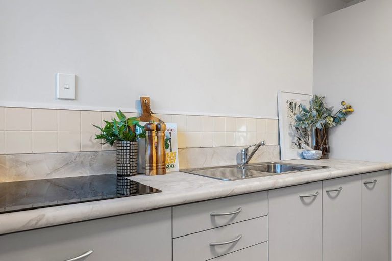 Photo of property in 2/20 Oakhampton Street, Hornby, Christchurch, 8042