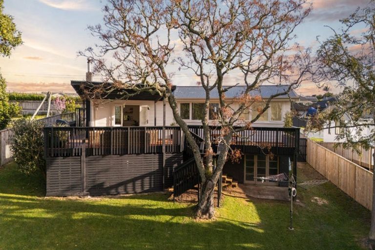 Photo of property in 43 Maude Street, Riverhead, 0820