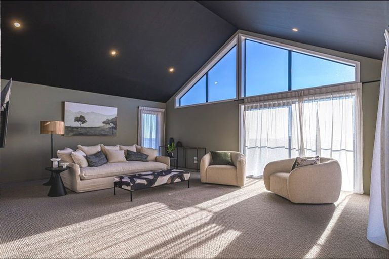 Photo of property in 37 Ruapehu Street, Paraparaumu, 5032