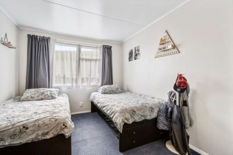 Photo of property in 61 Arimu Road, Papakura, 2110