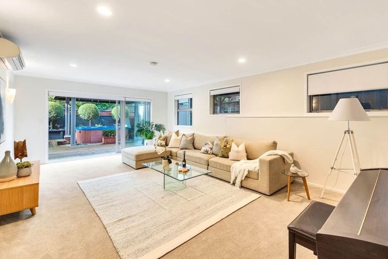 Photo of property in 25 View Road, Campbells Bay, Auckland, 0630