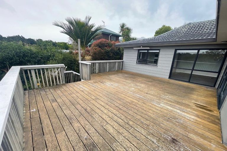 Photo of property in 2/28 Coroglen Avenue, Birkenhead, Auckland, 0626