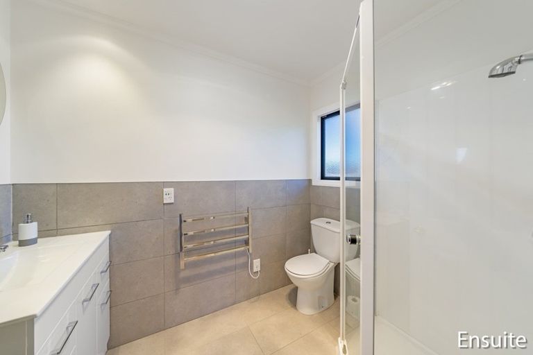 Photo of property in 18 Betty Watt Grove, Riverstone Terraces, Upper Hutt, 5018