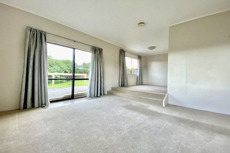 Photo of property in 12 Melia Grove, Goodwood Heights, Auckland, 2105