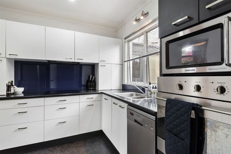 Photo of property in 23 Gordon Avenue, Forrest Hill, Auckland, 0620