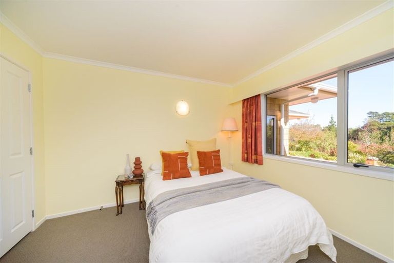 Photo of property in 24 La Lena Grove, Fitzherbert, Palmerston North, 4410