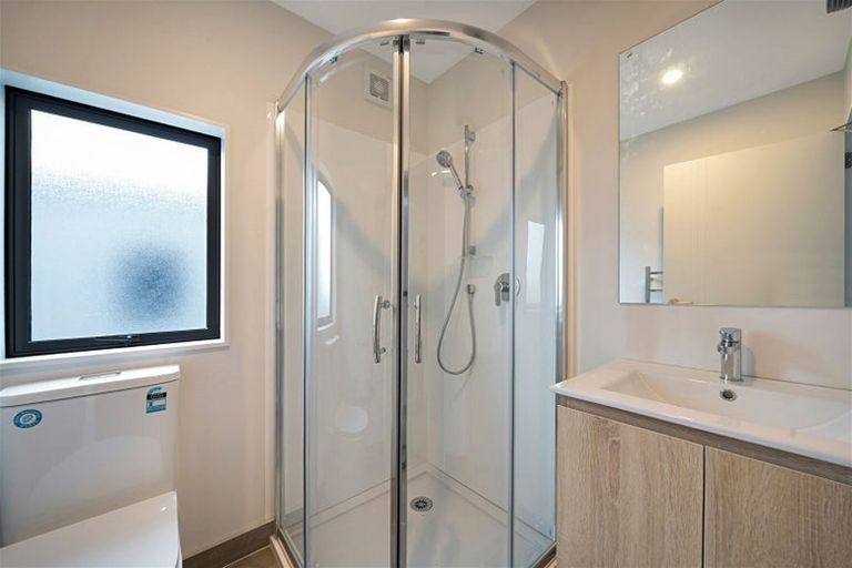 Photo of property in 1/2 Abbotleigh Avenue, Te Atatu Peninsula, Auckland, 0610