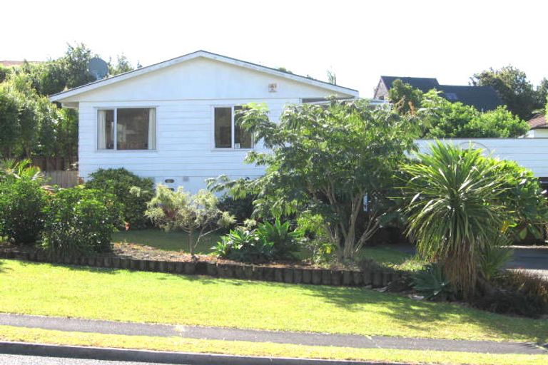 Photo of property in 20 Palliser Lane, Browns Bay, Auckland, 0630