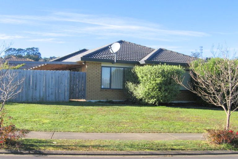 Photo of property in 1 Nephin Place, East Tamaki Heights, Auckland, 2016