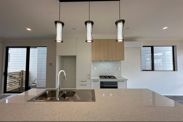 Photo of property in 14 Parahau Road, Papakura, 2110