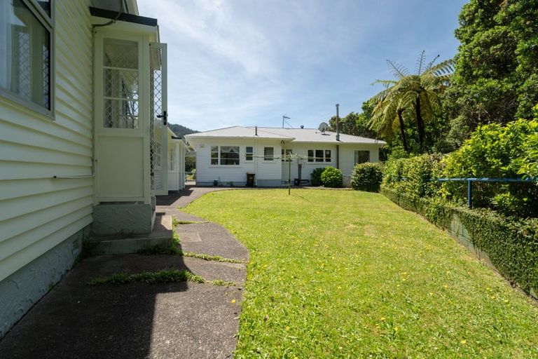 Photo of property in 25 Lyndhurst Road, Tawa, Wellington, 5028