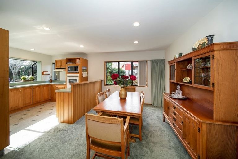 Photo of property in 11 Kinross Drive, Merrilands, New Plymouth, 4312