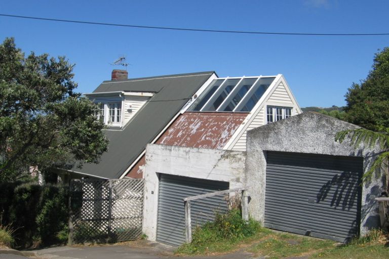 Photo of property in 37 Military Road, Northland, Wellington, 6012