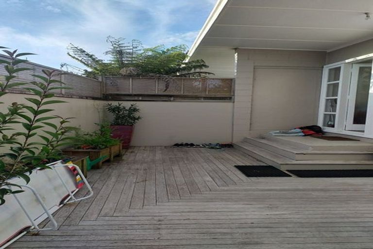 Photo of property in 1/27 Neptune Avenue, Beach Haven, Auckland, 0626