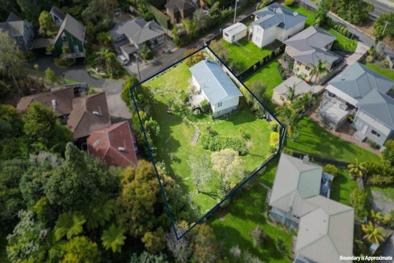 Photo of property in 70 Lake Road, Northcote, Auckland, 0627