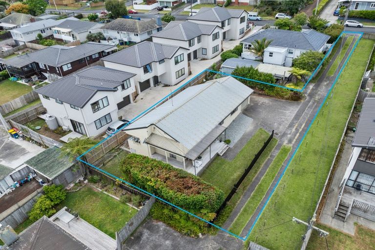 Photo of property in 1/14 Elliott Avenue, Bayview, Auckland, 0629