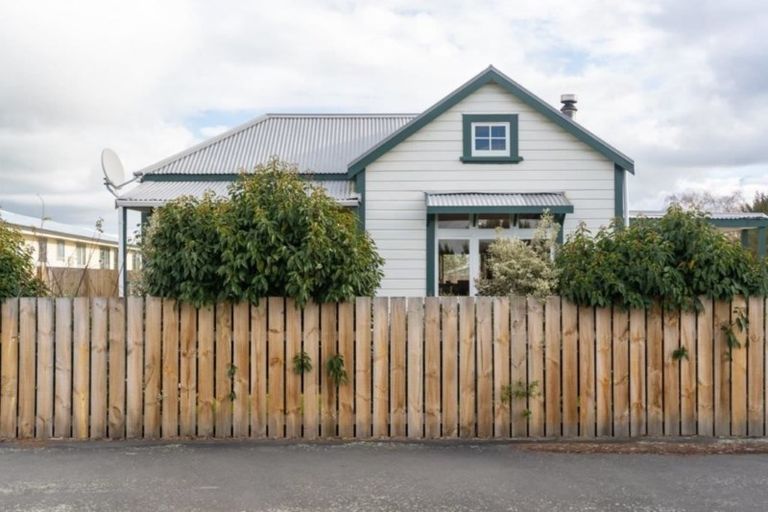 Photo of property in 16 New York Street, Martinborough, 5711