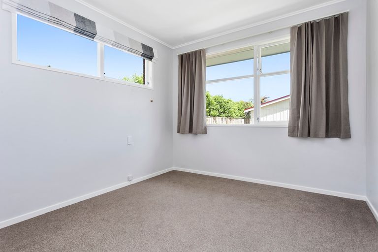 Photo of property in 281 Shakespeare Street, Leamington, Cambridge, 3432